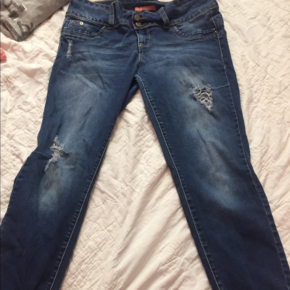 Comfortable, feels like you are wearing jeggings.